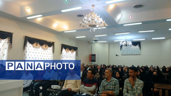 حضور مسئولان آموزشی در بن برای گفت‌وگو دربارهٔ مسائل مدارس با اولیا