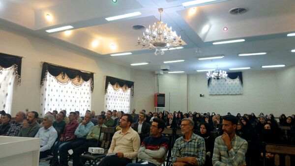 حضور مسئولان آموزشی در بن برای گفت‌وگو دربارهٔ مسائل مدارس با اولیا