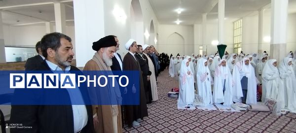 آیین جشن تکلیف دختران دانش‌آموز در جعفریه قم