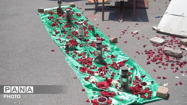 آیین گلباران محل شهادت شهید مرتضی مطهری با حضور مجید پارسا در منطقه ۱۲