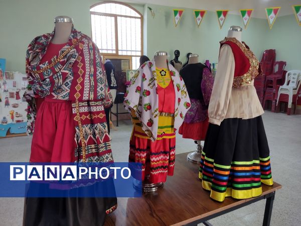 نمایشگاه دست‌سازه‌های دانش‌آموزی و تجلیل از فعالان نماز 