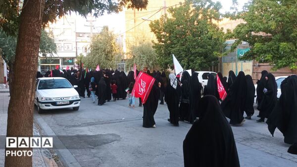 به تصویر کشیدن حماسه تشییع نمادین رهبر شهید در شهر میلاجرد