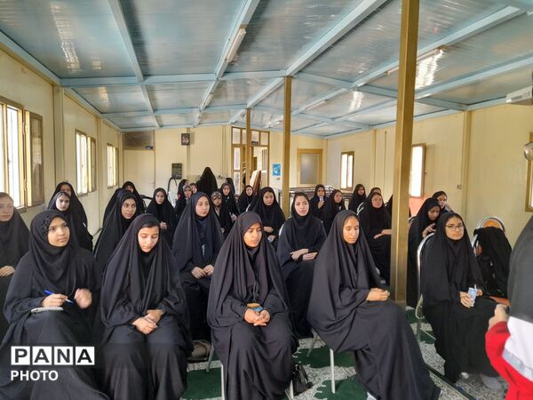 اردوی آموزشی و مهارتی «طلایه‌داران» ویژه دانش‌آموزان دختر در هنرستان فرید زاوه