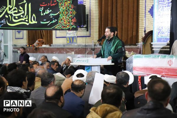 مراسم وداع با پیکر شهید حسین احمدی در دارالمؤمنین کبودرآهنگ