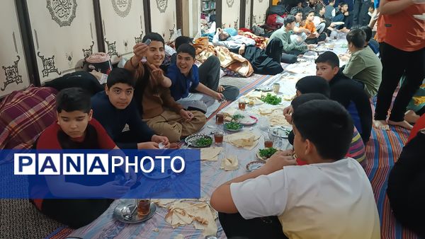افطاری دومین روز اعتکاف دانش آموزی «سه روز در بهشت»