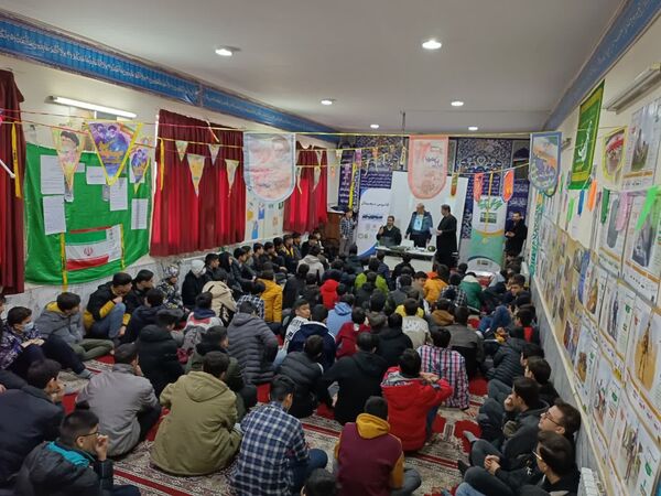 کارگاه آموزشی پیشگیری از آسیب‌های فضای مجازی در دبیرستان رجایی