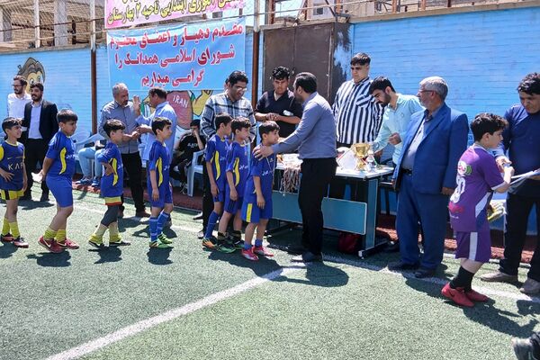 مسابقات مینی فوتبال دانش‌آموزان دوره اول ودوم ابتدایی در بهارستان‌۲