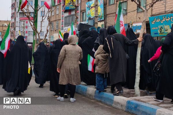 تجدید پیمان مردم ولایتمدار بهارستانی با سومین رهبر انقلاب در روز قدس