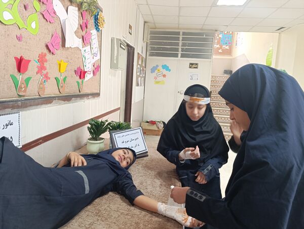 بیست‌وهفتمین مانور سراسری زلزله و ایمنی در دبیرستان میرزا جعفر سروقد
