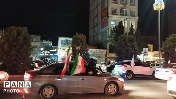 پرچم های ایران بر فراز بلوار فضل نیشابور قرار گرفت 
