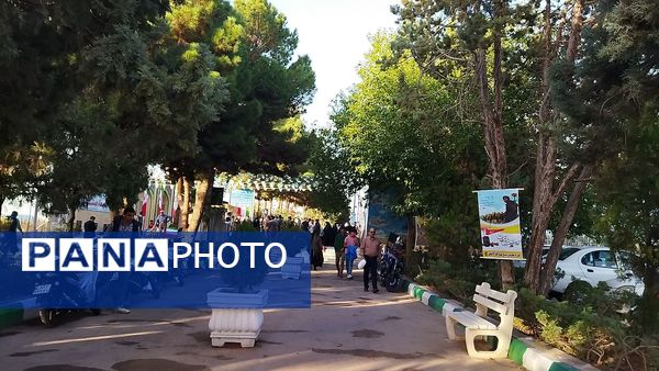 غبارروبی مزار شهدا توسط مسئولین شهرستان نیشابور انجام شد 