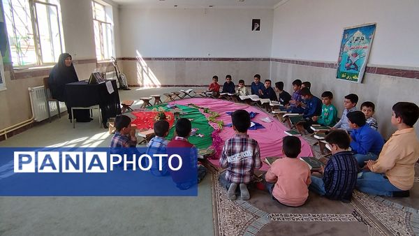 محفل انس با قرآن در دبستان شهید بردی بخش زرین آباد
