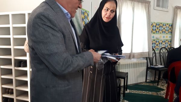جلسه مجمع عمومی انجمن اولیا و مربیان در دبیرستان شاهد شهید حمامی ناحیه 6 مشهد