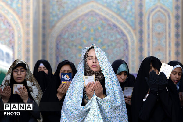 اقامه نماز عید فطر در حرم مطهر رضوی-۱
