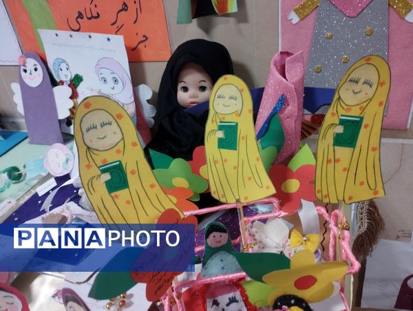 نمایشگاه حجاب به‌مناسبت ایام فاطمیه در مدرسه نشاط اسلامشهر