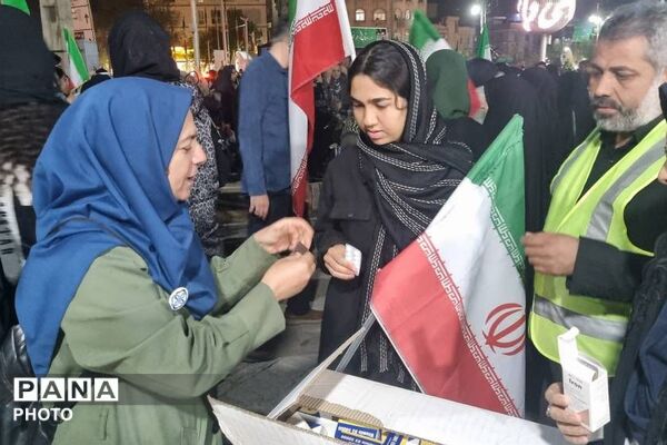 برپایی ایستگاه سلامت با حضور سفیران سلامت دانش‌آموزی ناحیه 2 شهرری در میدان نماز