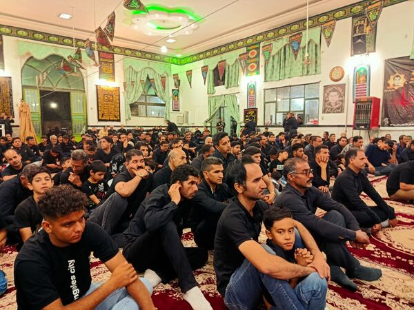 نوای “لبیک یا حسین” در شب پنجم محرم در رزق آباد طنین‌انداز شد