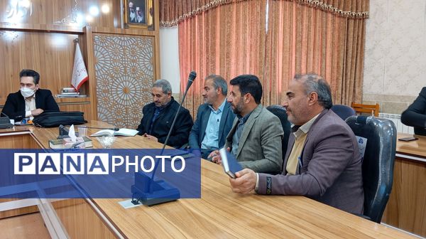 جلسه بررسی عملکرد و کیفیت آموزشی مدارس شهرستان بن با حضور مسئولان استانی