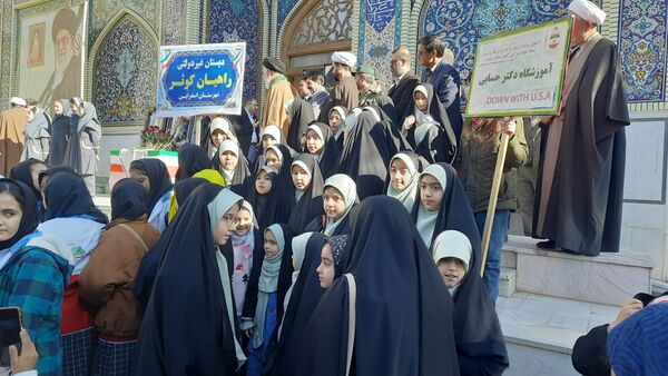 نخستین روز از دهه مبارک فجر با برگزاری برنامه‌های فرهنگی و مذهبی متنوع در شهرستان اسفراین