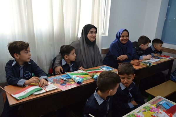 برگزاری جشن شکوفه‌های کلاس اولی دربهارستان‌دو