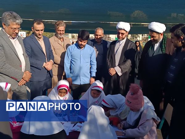 اجتماع استکبار ستیزی و رویداد پلاکاردنویسی دانش‌آموزان سمنان