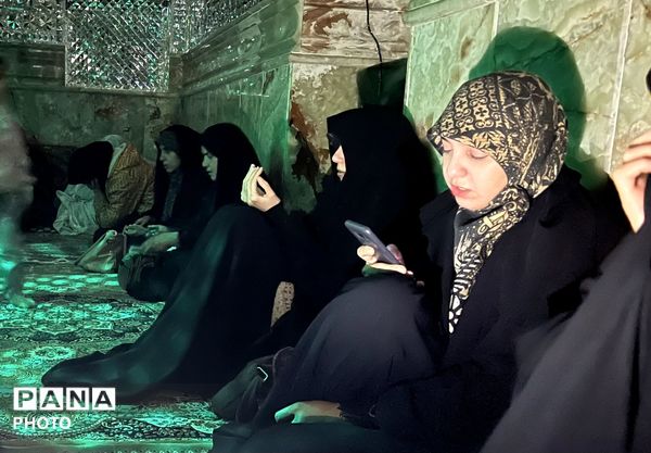 شبی پر از معنویت در امامزاده هادی ساوجبلاغ در شب‌های رمضان 