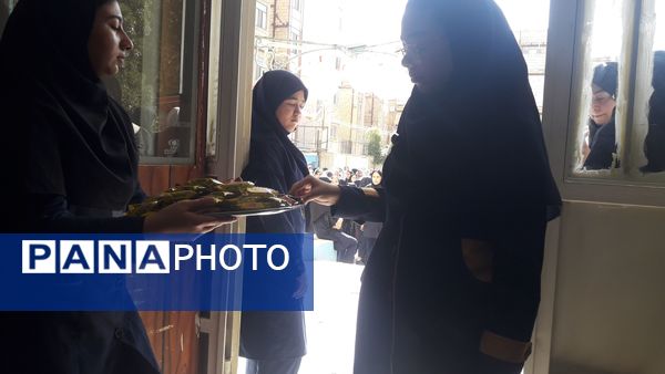آیین بازگشایی مدارس و نواختن زنگ مهر ایثار وشهادت در دبیرستان میرزا جعفر سروقد