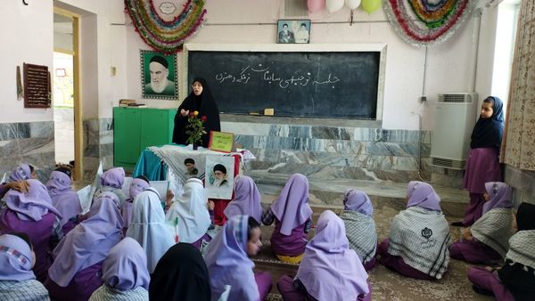 گرامیداشت روز بصیرت و میثاق امت با ولایت در مدرسه مرحوم جعفری روستای بزنجرد