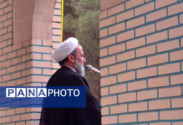  غبارروبی مزار شهدا در نیشابور 