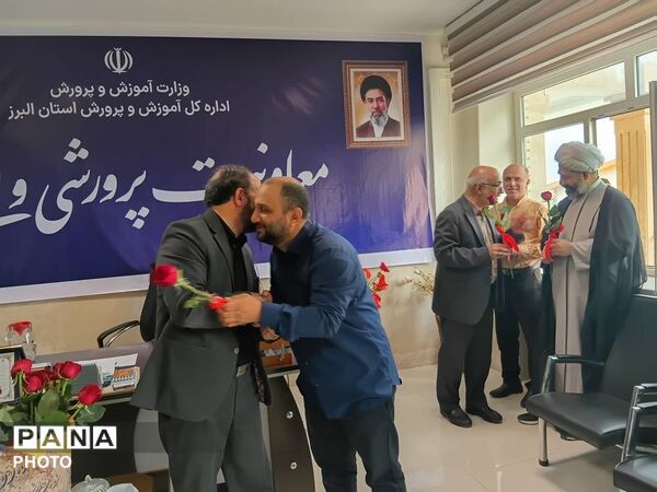 تجلیل از همکاران حوزه پرورشی استان البرز در روز معلم 