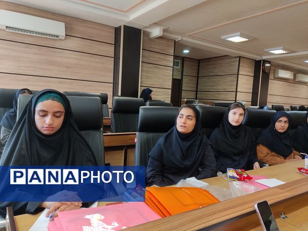 اهدای حکم دانش‌آموزان شورای دانش‌آموزی ناحیه 2