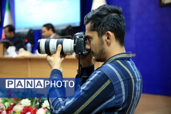 نشست صمیمی مدیران رسانه با استاندار قم