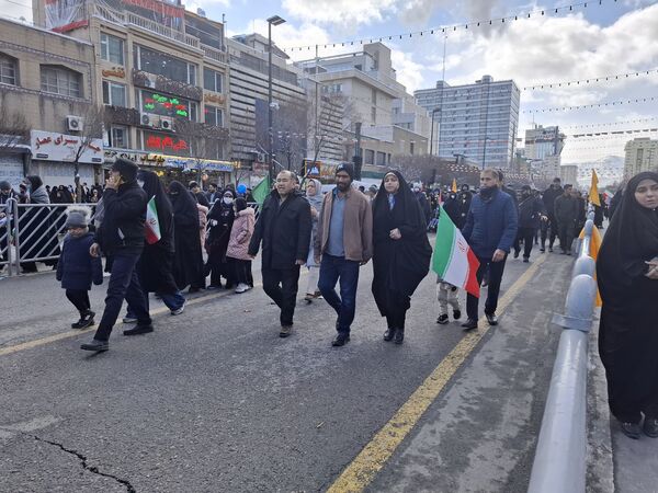 حضور پرشور همه‌ اقشار مردم مشهد در راهپیمایی ۲۲بهمن