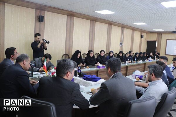 تجلیل از دانش‌آموز خبرنگاران پانا در آیین گرامیداشت روز خبرنگار