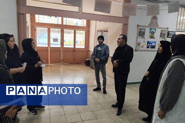 بازدید مدیر آموزش و پرورش ناحیه دو شهرری از دبستان شهید چمران 