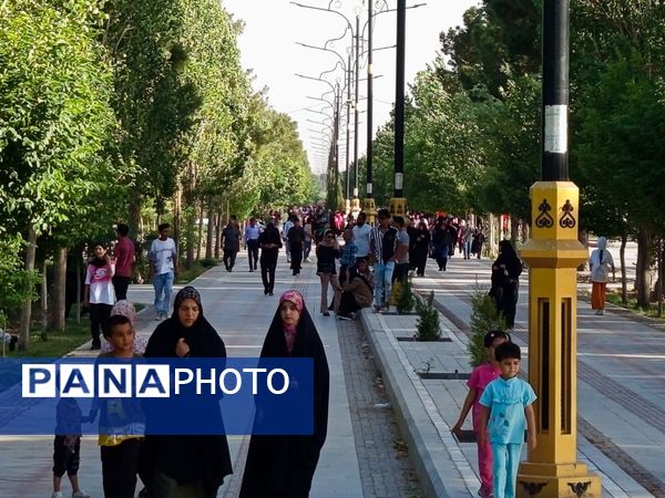 قدم هایی به عشق معلمان