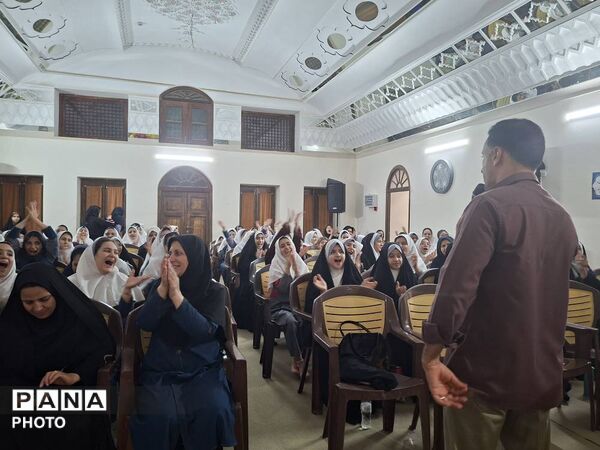 جشن پایان تحصیلی دانش‌آموزان ششم مدرسه شاهد پوررضایی