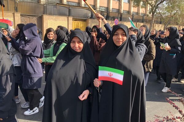 اجتماع عظیم دانش آموزان ناحیه دو شهرری به مناسبت یوم الله ۱۳ آبان در میدان نماز