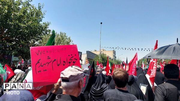 موج جمعیت در خیابان‌های تهران برای بدرقه رهبر شهید
