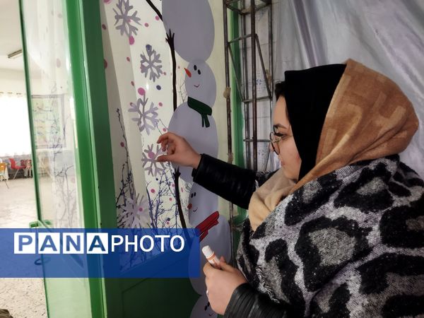 فضاسازی اردوی تمشک توسط دانش‌آموزان و فرهنگیان شهر راز