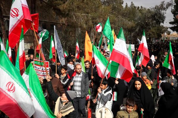 حضور پر شور مردم اردکان در راهپیمایی ۲۲ بهمن 