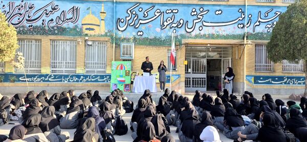 گرامیداشت هفته پدافند غیرعامل در مدرسه زنده جانی شهرستان کاشمر 