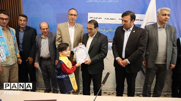 نشست صمیمی اعضای تشکل های دانش آموزی با مدیرکل آموزش وپرورش استان اردبیل