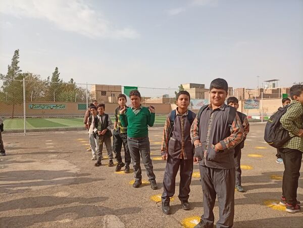 آغاز بازگشایی مدارس و شور و حال دانش آموزان دبستان شهید پسندیده فدافن در نخستین روز پاییز