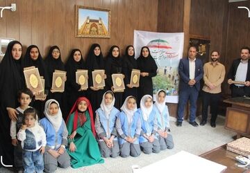  تجلیل از سفیران سلامت شهرستان شازند به مناسبت هفته سلامت  