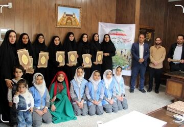  تجلیل از سفیران سلامت شهرستان شازند به مناسبت هفته سلامت  