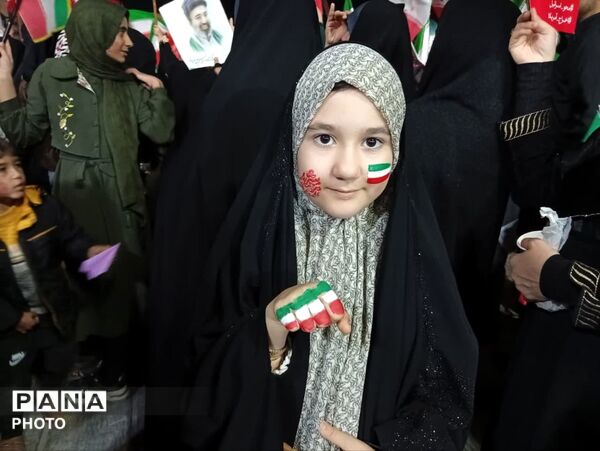 گردهمایی دبستانی های یزدی در گرامی‌داشت یاد دانش آموز شهید تیارا صادقی