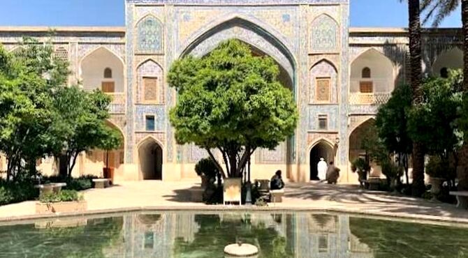 مدرسه خان