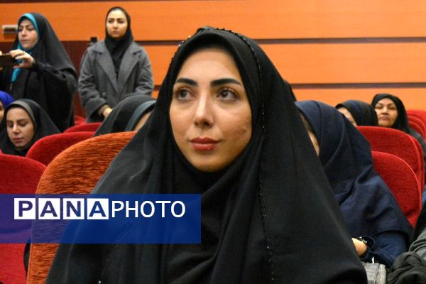 آیین تجلیل از برگزیدگان حوزه مشاوره و پیشگیری از آسیب‌های اجتماعی بهارستان‌دو