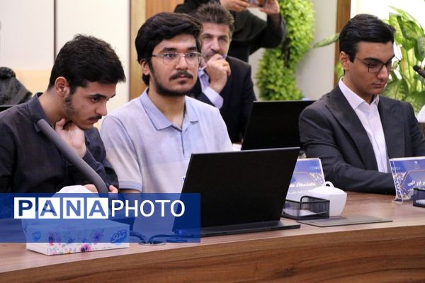 تجلیل از دانش آموزان افتخارآفرین خراسان رضوی در کنکور سراسری و مدال آور در المپیادهای علمی جهانی
